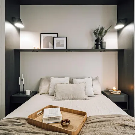 Lazare - 3 A Ternes Paryż